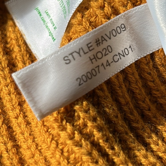 J Crew Mustard/Marigold Ribbed Knit V-Neck Sweater w Hi Lo Hems - Picture 10 of 10
